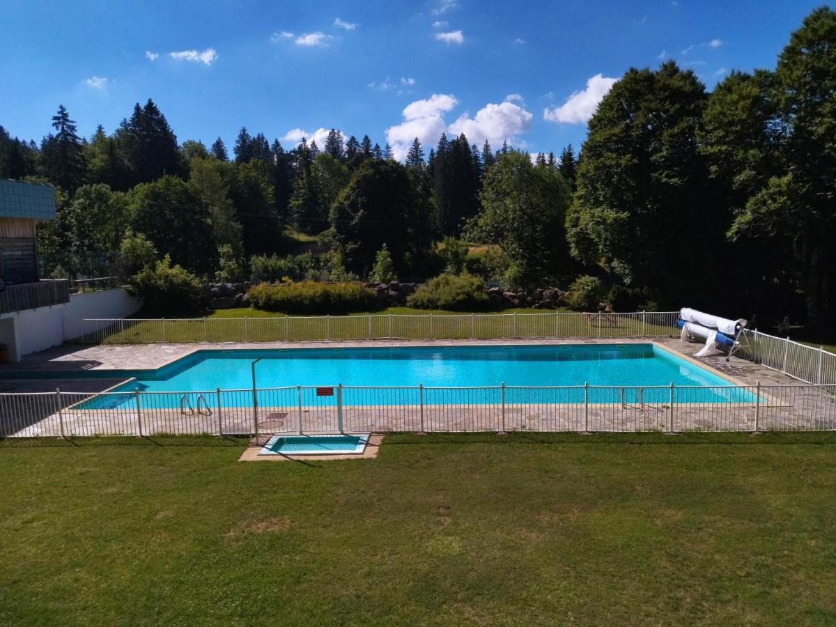 Joli studio avec Piscine et tennis - Résidence Le Lacuzon Les Rousses Exterior foto
